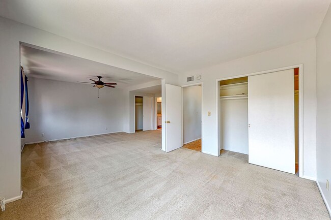 Building Photo - Large Family home - 4 Bedroom / 3 Bath