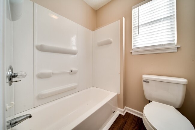 Building Photo - 1184 Meadowview Dr