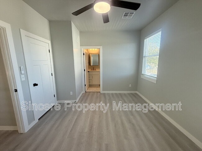 Building Photo - 2008 NW 27th St