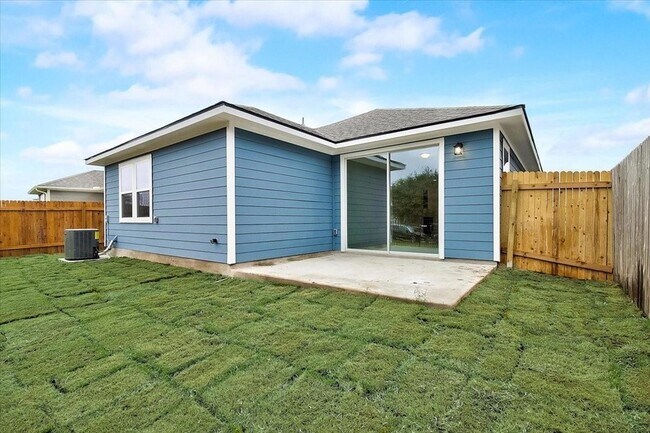 Building Photo - 117 Lacey Oak Lp