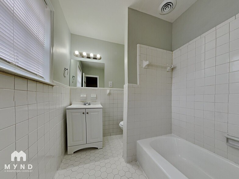 Building Photo - 3281 Whitney Ave