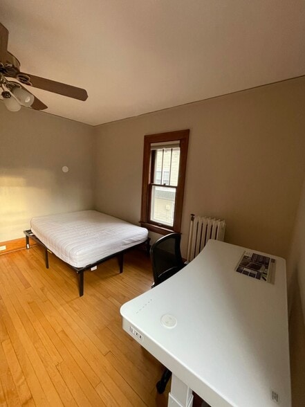 Bed room - 1010 S Forest Ave
