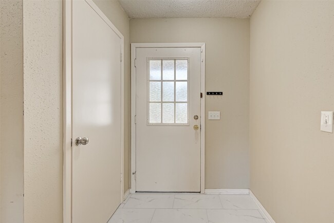 Building Photo - 22814 Stratford House Ln