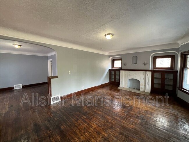 Building Photo - 3257 E 139th St