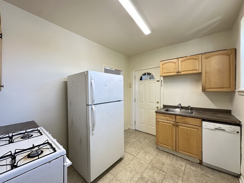 Building Photo - 5819 N Saint Louis Ave