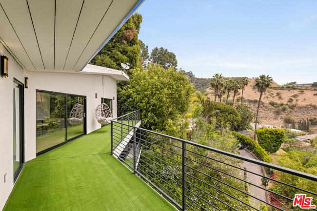 Building Photo - 8514 Hillside Ave