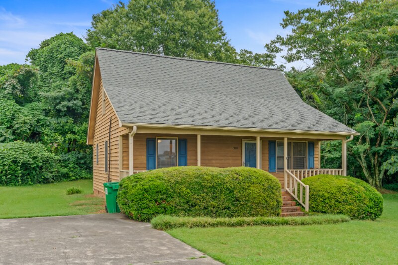 Building Photo - 318 W Dalton Rd