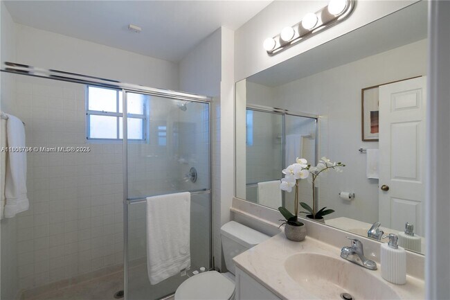 Building Photo - 2883 Oakbrook Dr