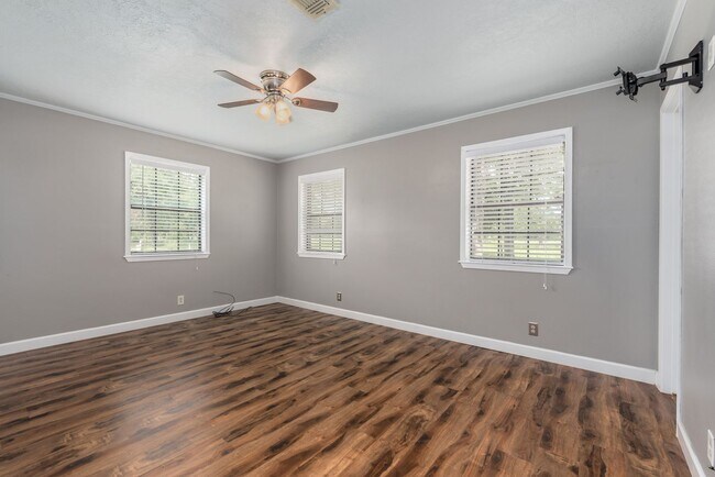 Building Photo - Extensively renovated 4bed,2bath farmhouse on 17 acres!!