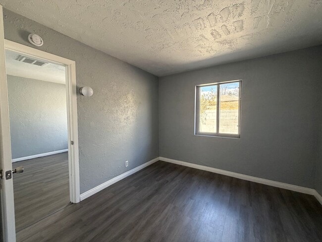 Building Photo - 400 W Fredricks St