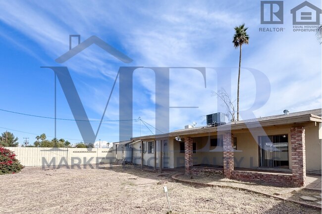 Building Photo - 4Bed/3Bath House at Broadway/Mill Ave! $199 MOVE-IN SPECIAL! Ready for Immediate Move-In! -- RV GATE