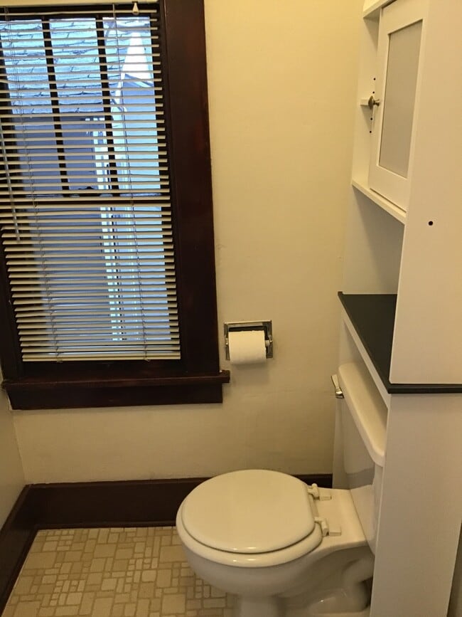 Building Photo - ADA322