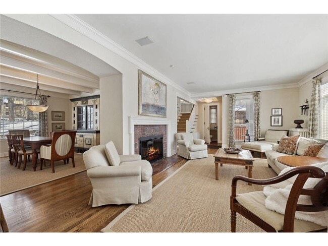 Building Photo - 2810 W Lake of the Isles Pkwy