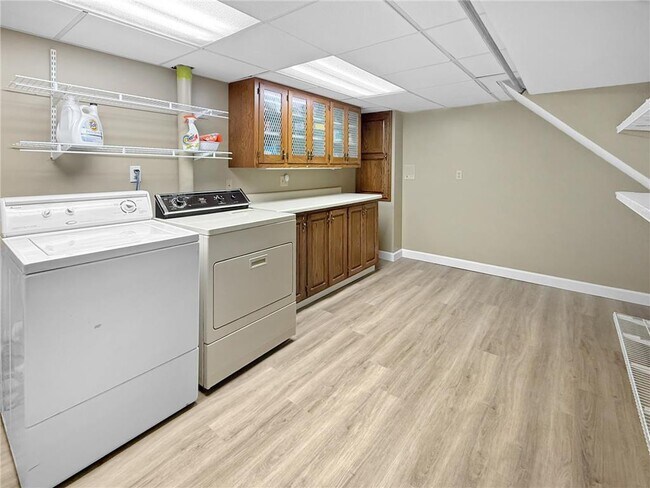 Building Photo - 2946 Sumter Ave N