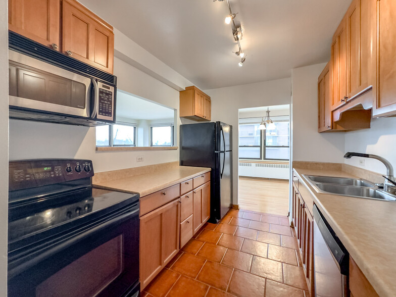 Building Photo - 4180 N Marine Dr