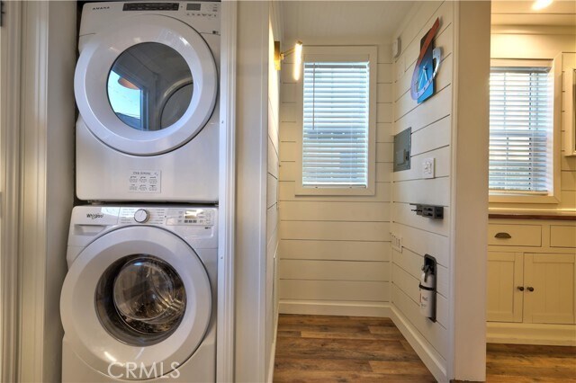 Building Photo - 247 E Hurst St