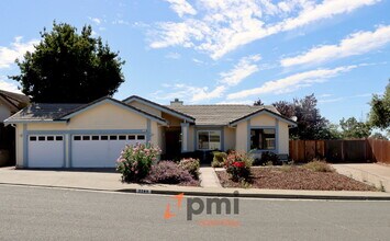 Building Photo - Well-Maintained 4-Bedroom Home in Prime Va...