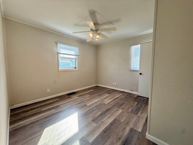 Building Photo - Newly Remodeled 3BR Home + 1 Month Free!