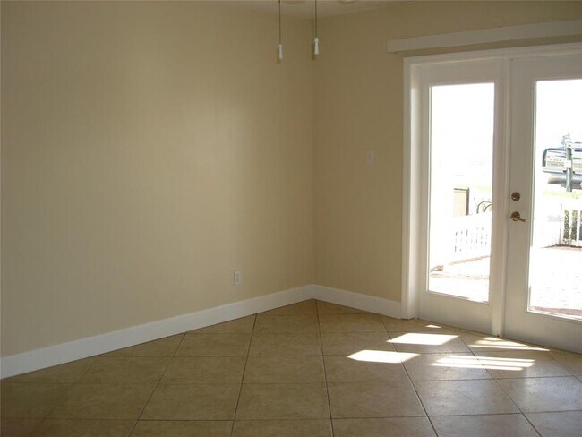 Building Photo - 5248 Beach Dr SE
