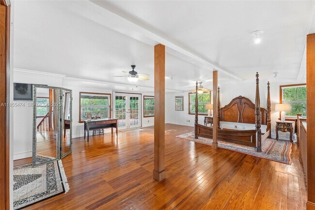 Building Photo - 918 Tequesta St