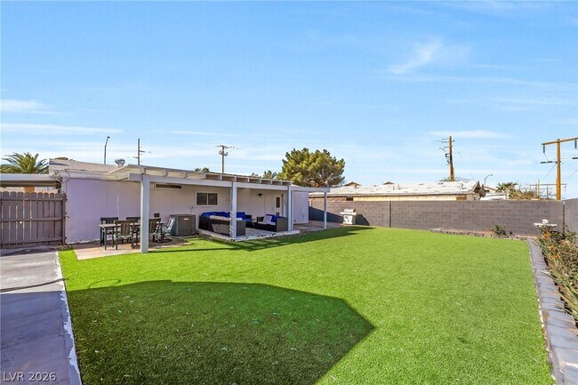 Building Photo - 603 Diamond Dr