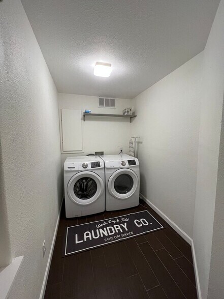 Building Photo - 5494 S Picadilly St