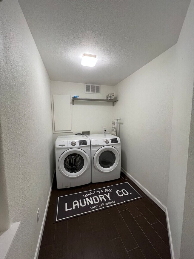 Building Photo - 5494 S Picadilly St