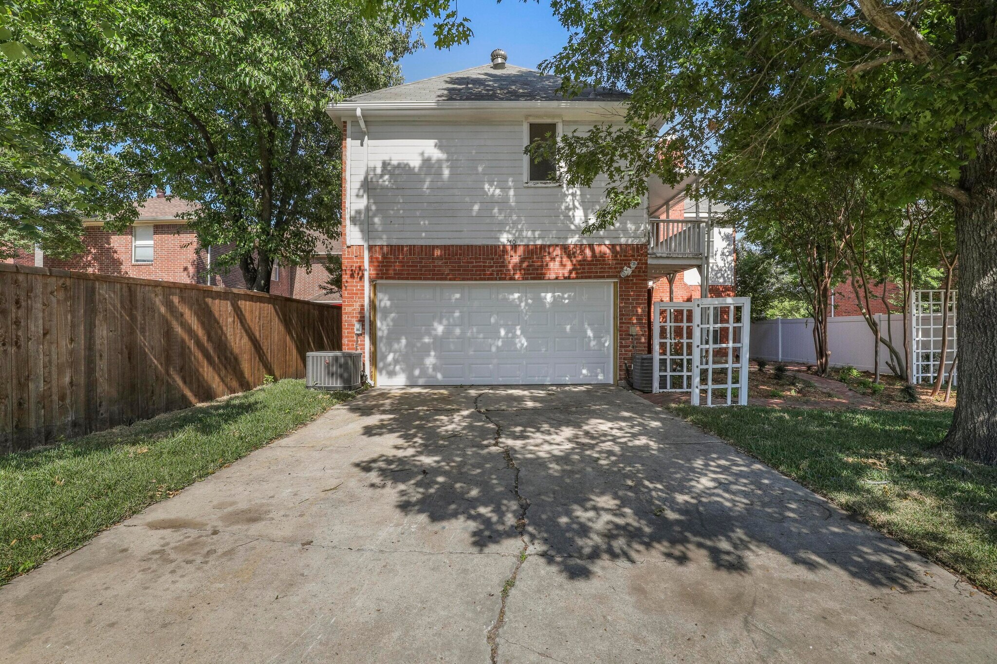 Building Photo - 740 Fairlawn St