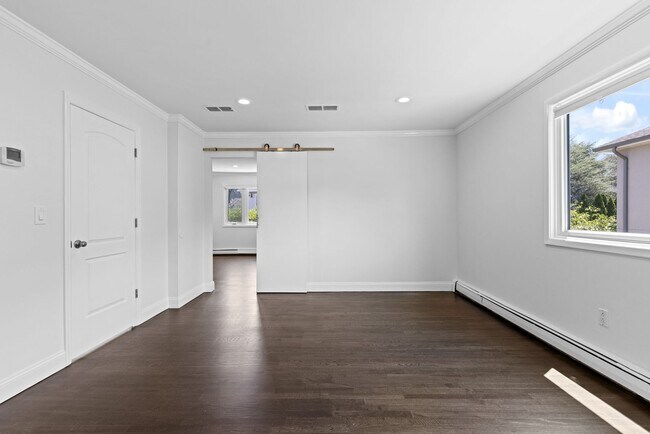 Building Photo - 275 Alfred Ave