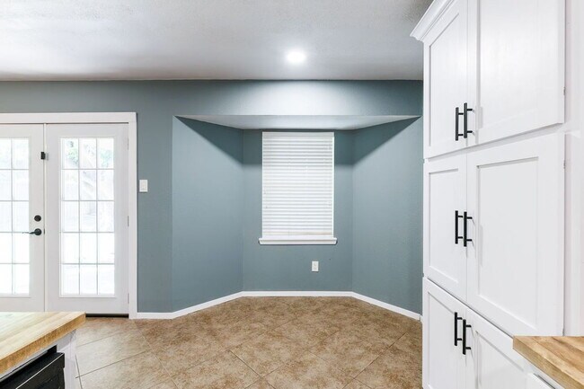 Building Photo - "Spacious 4-Bedroom Haven with 2 Full Baths in Lubbock – Your Perfect Home Awaits!"