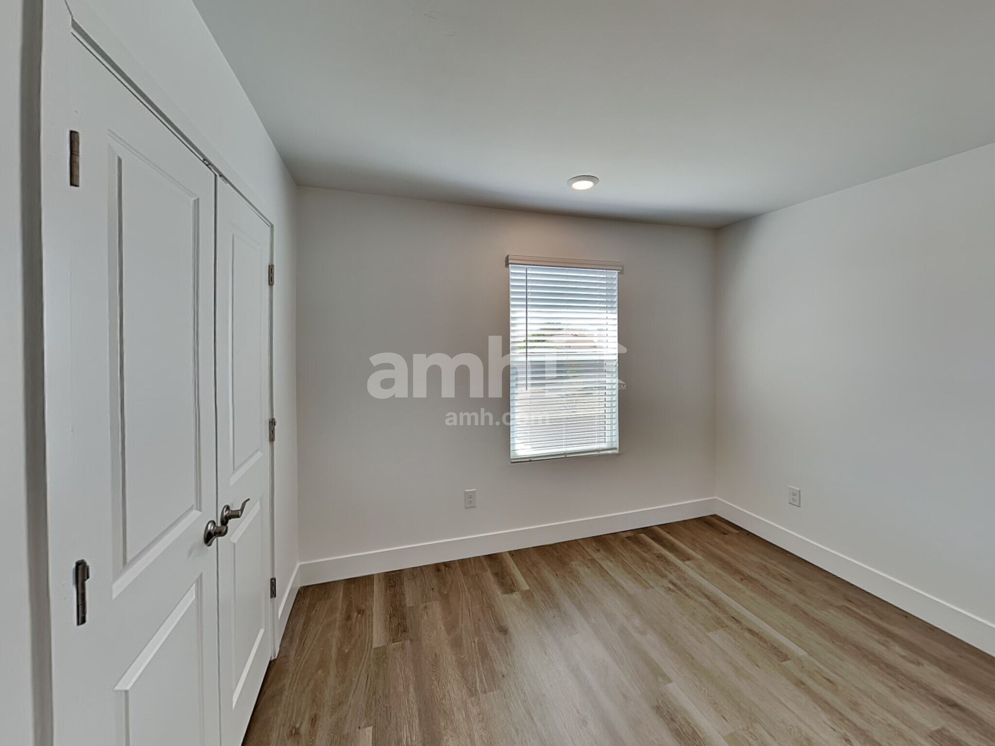 Building Photo - 9652 Harkes Dr