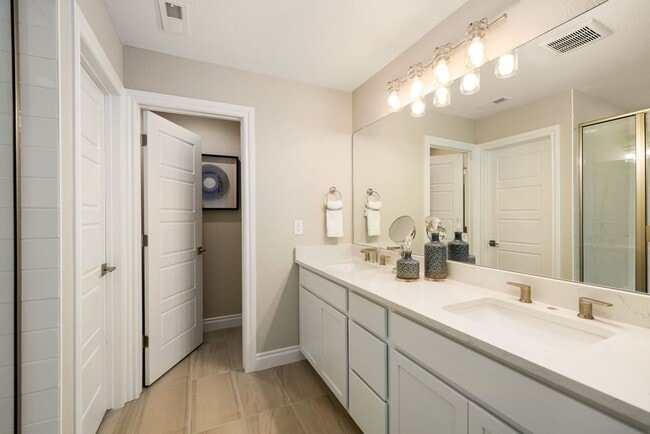Building Photo - Beautiful 2-story modern townhome available for rent in booming Interquest & Voyager area