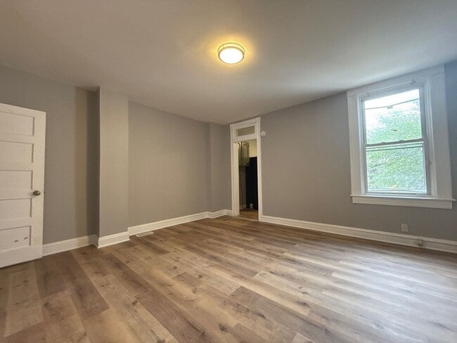 Building Photo - 2 Bedroom Home