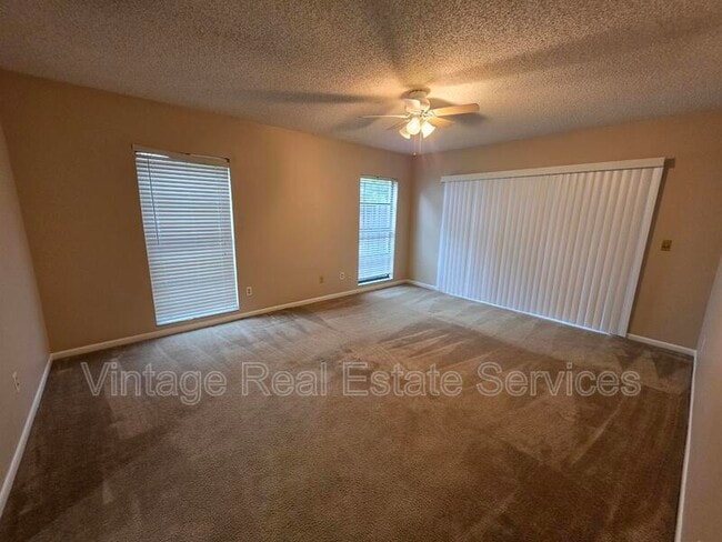 Building Photo - 4604 Landscape Dr