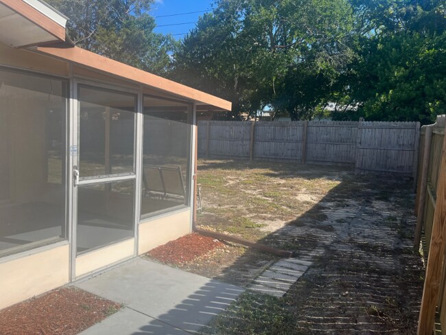 Building Photo - 10702 Laburnum Dr