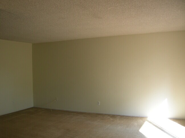 Building Photo - 310 Tradewinds Dr