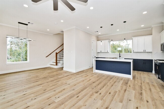 Building Photo - 3231 Tuam St