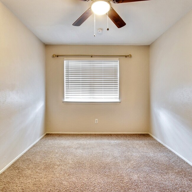 Building Photo - 1313 Monaco Dr