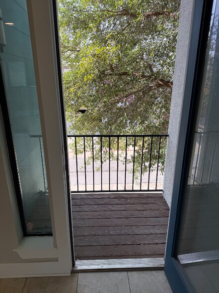 Building Photo - 1500 Lorraine Loop