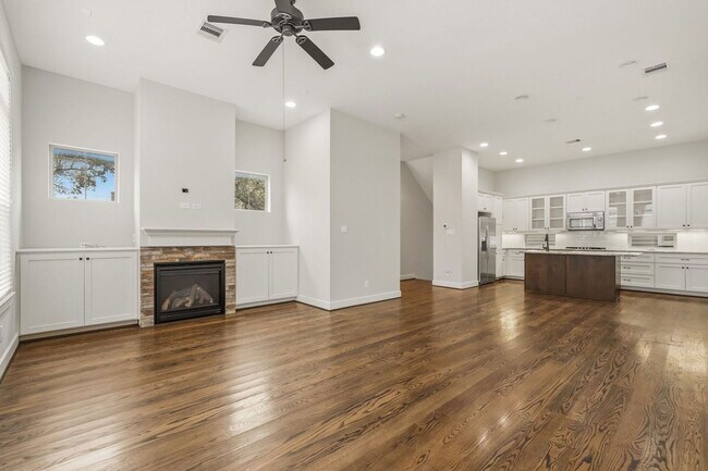 Building Photo - 2441 Charleston St