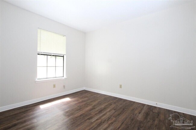 Building Photo - 9345 Chisholm Rd