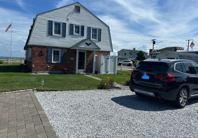 Building Photo - 19 Underway Dr