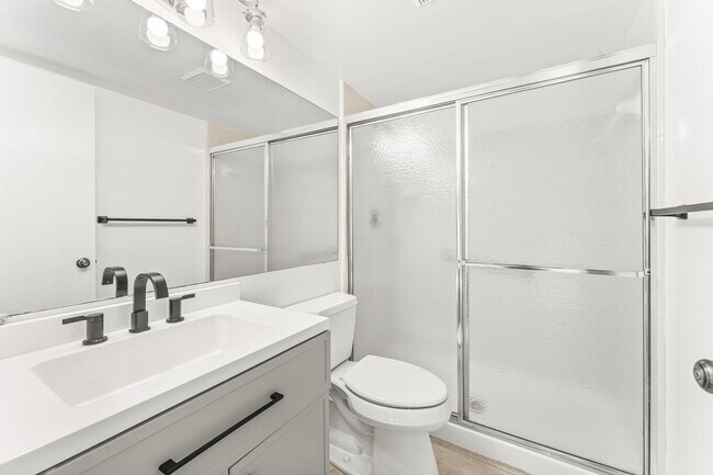 Building Photo - 1117 Green Pine Blvd