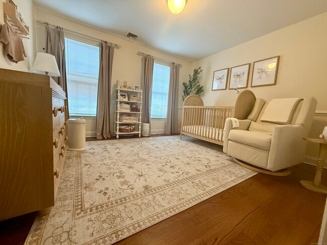 Building Photo - 368 Hoyt St