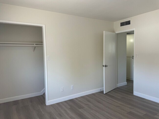 Building Photo - MOVE IN SPECIAL FIRST MONTH $1 2BD/1.5BA Two-Story Condo – Bullhead City | $1,150/Month
