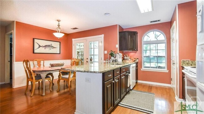 Building Photo - 135 Hermitage Dr