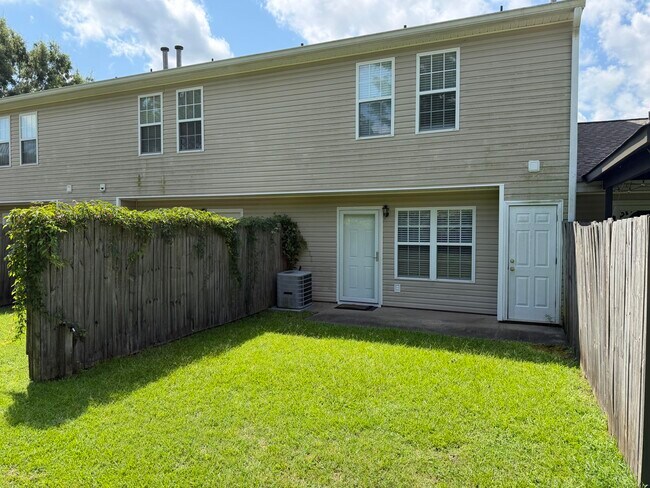 Building Photo - 640 Date Palm Cir