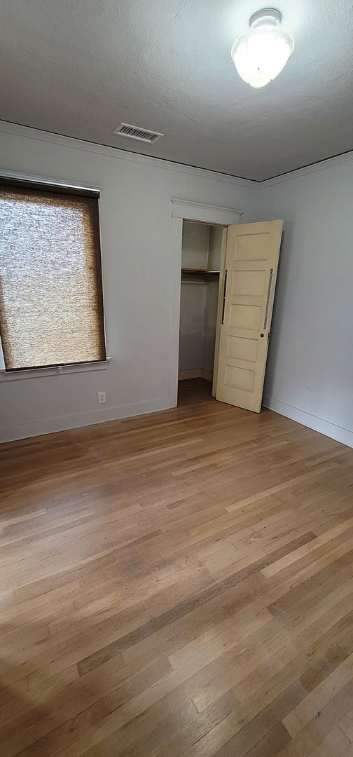 Building Photo - Glendale Awaits You