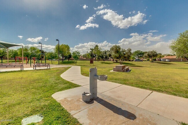 Building Photo - Location! Location! Beautiful 4 Bedroom/ 3 Bath Home! Ray/Kyrene