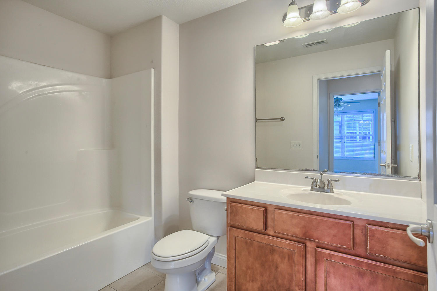 Building Photo - 703 N Prairie View Rd